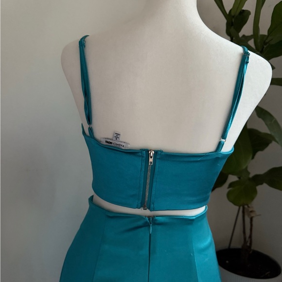Teal Satin Crop Top and Skirt Set - Picture 2 of 2
